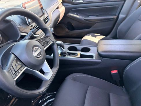 Certified 2025 Nissan Altima 2.5 SV FWD image 19