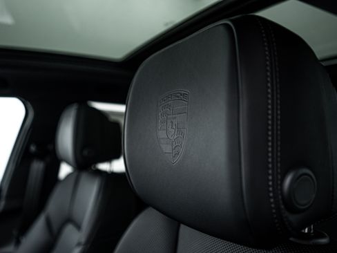 Certified 2025 Porsche Macan Turbo image 14