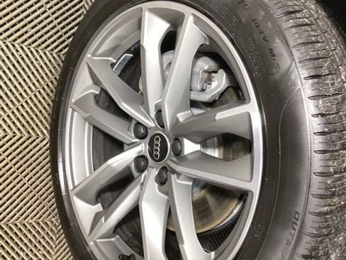 Certified 2025 Audi Q3 2.0T Premium w/ Convenience Package image 9