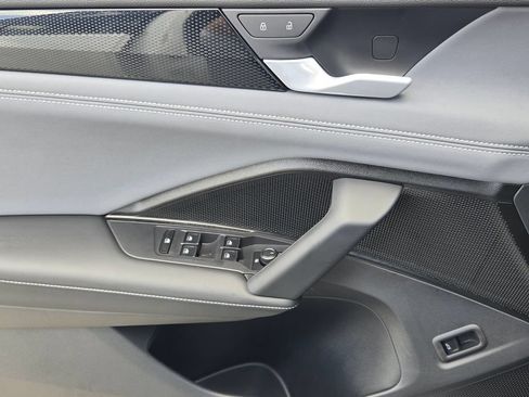 Certified 2025 Volkswagen Tiguan SE R-Line FWD image 29