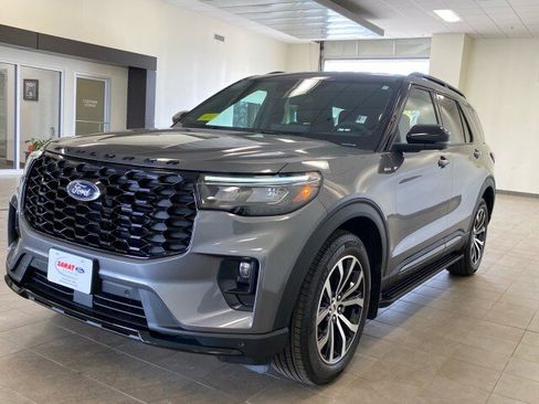 Used 2025 Ford Explorer ST-Line image 4
