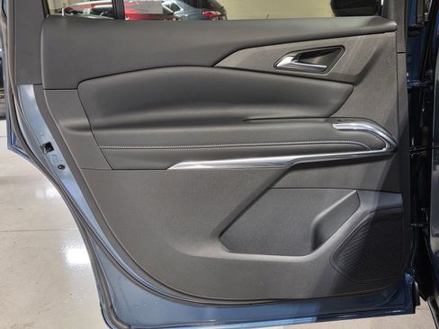 New 2026 Chevrolet Traverse LT image 13