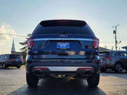 Used 2017 Ford Explorer XLT image 5