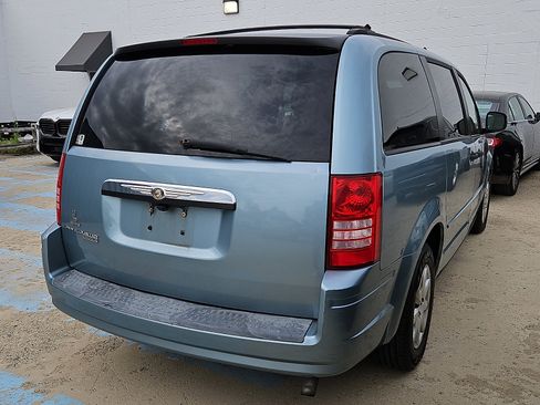 Used 2008 Chrysler Town & Country LX FWD image 8