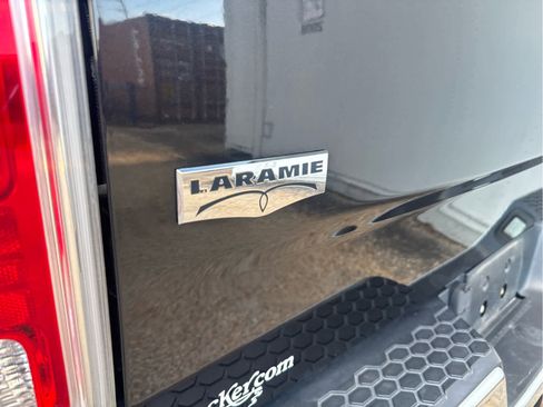 Used 2018 RAM 1500 Laramie image 19