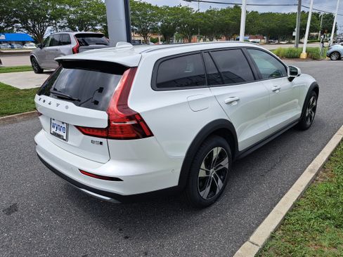 New 2026 Volvo V60 B5 Cross Country Plus w/ Climate Package AWD/4WD image 3