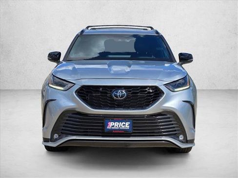 Used 2024 Toyota Highlander XSE image 2