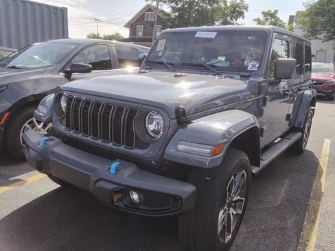Used 2024 Jeep Wrangler Unlimited w/ Convenience Group AWD/4WD image 11