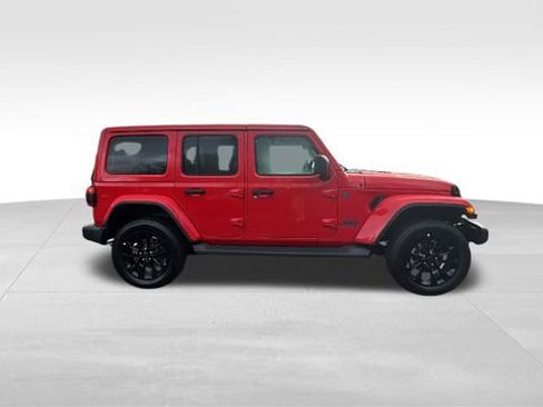 Used 2025 Jeep Wrangler Unlimited Sahara image 32