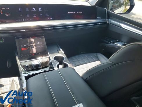 Certified 2026 Cadillac Escalade V w/ LPO, ONYX Package AWD/4WD image 18