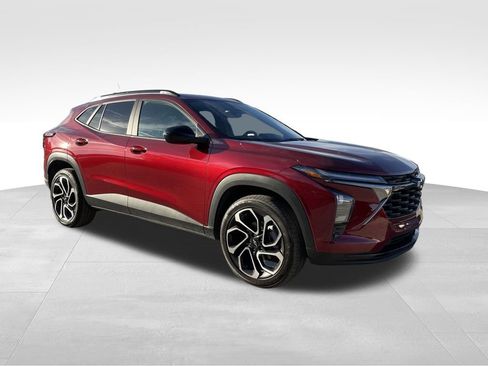 Used 2025 Chevrolet Trax RS w/ Driver Confidence Package image 2