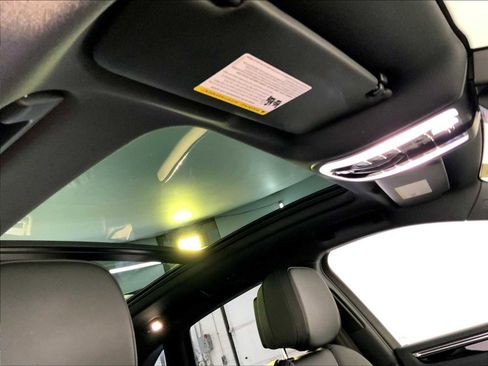 Certified 2025 Porsche Macan image 20