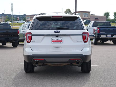Used 2017 Ford Explorer XLT w/ Equipment Group 202A FWD image 4