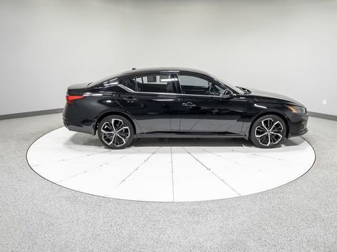 Used 2023 Nissan Altima 2.5 SR AWD/4WD image 29