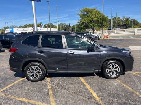 Used 2019 Subaru Forester Premium w/ All-Weather Package image 4