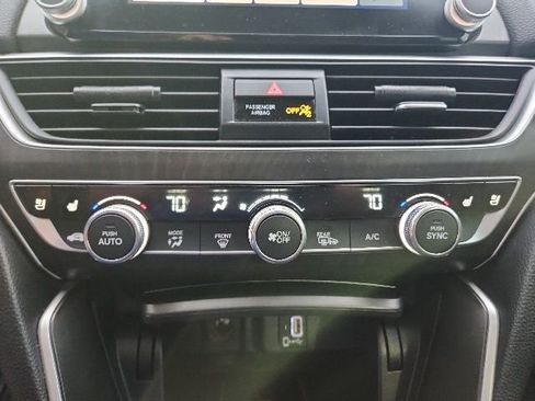Used 2020 Honda Accord Touring image 25