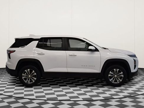 Used 2025 Chevrolet Equinox LT AWD/4WD image 2