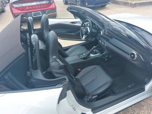 Used 2019 MAZDA MX-5 Miata Grand Touring w/ GT-S Package RWD image 11