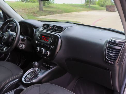 Used 2015 Kia Soul + image 22