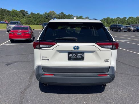 Used 2022 Toyota RAV4 XLE Premium AWD/4WD image 15