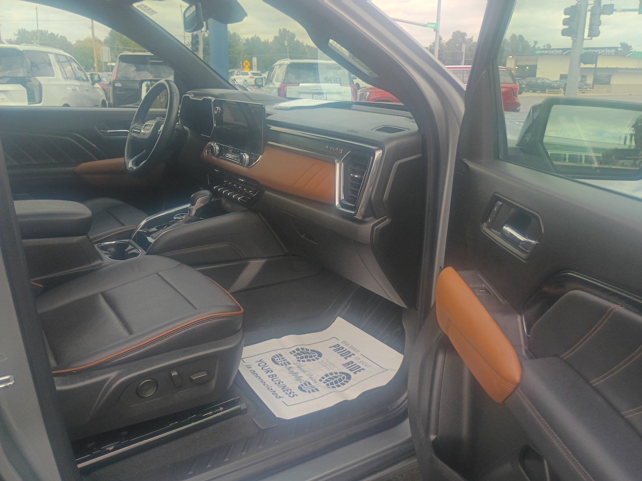 Used 2023 GMC Canyon AT4 w/ AT4 Premium Package AWD/4WD image 13