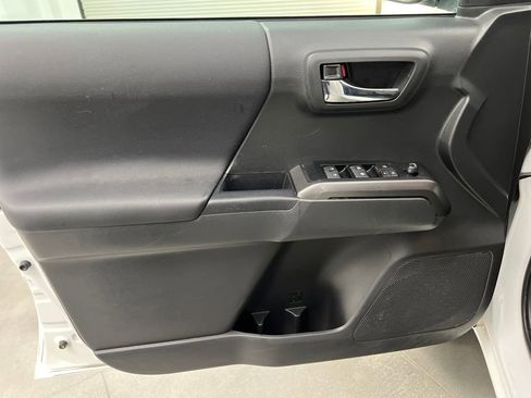 Used 2023 Toyota Tacoma TRD Off-Road image 11