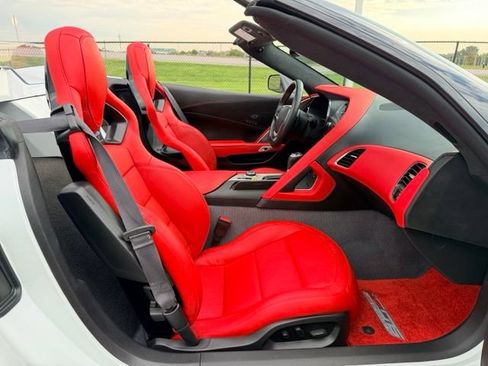 Used 2016 Chevrolet Corvette Z06 w/ 3LZ Preferred Equipment Group RWD image 11