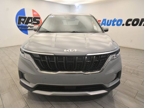 Used 2024 Kia Carnival EX FWD image 8