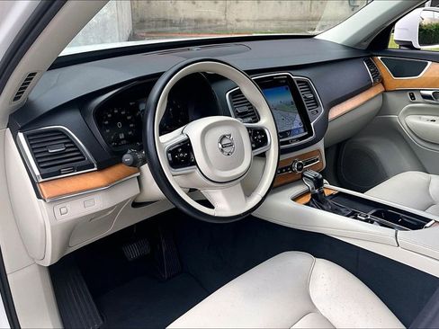 Used 2022 Volvo XC90 T6 Momentum w/ Protection Package Premier AWD/4WD image 19