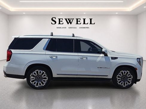 Used 2023 GMC Yukon Denali Ultimate AWD/4WD image 5