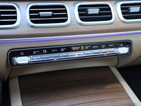 Used 2024 Mercedes-Benz GLS 450 4MATIC image 27