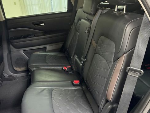 Used 2025 Nissan Pathfinder Platinum w/ Cargo Package FWD image 24