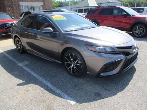 Used 2024 Toyota Camry SE w/ Convenience Package FWD image 1