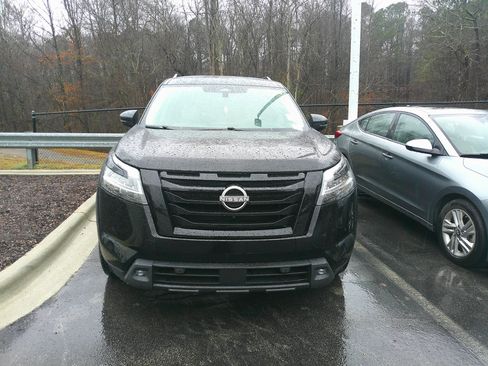 Used 2022 Nissan Pathfinder SL w/ SL Black Package image 3