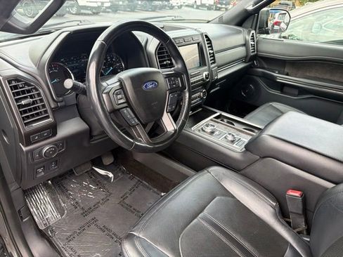 Used 2018 Ford Expedition Limited w/ Equipment Group 301A AWD/4WD image 5