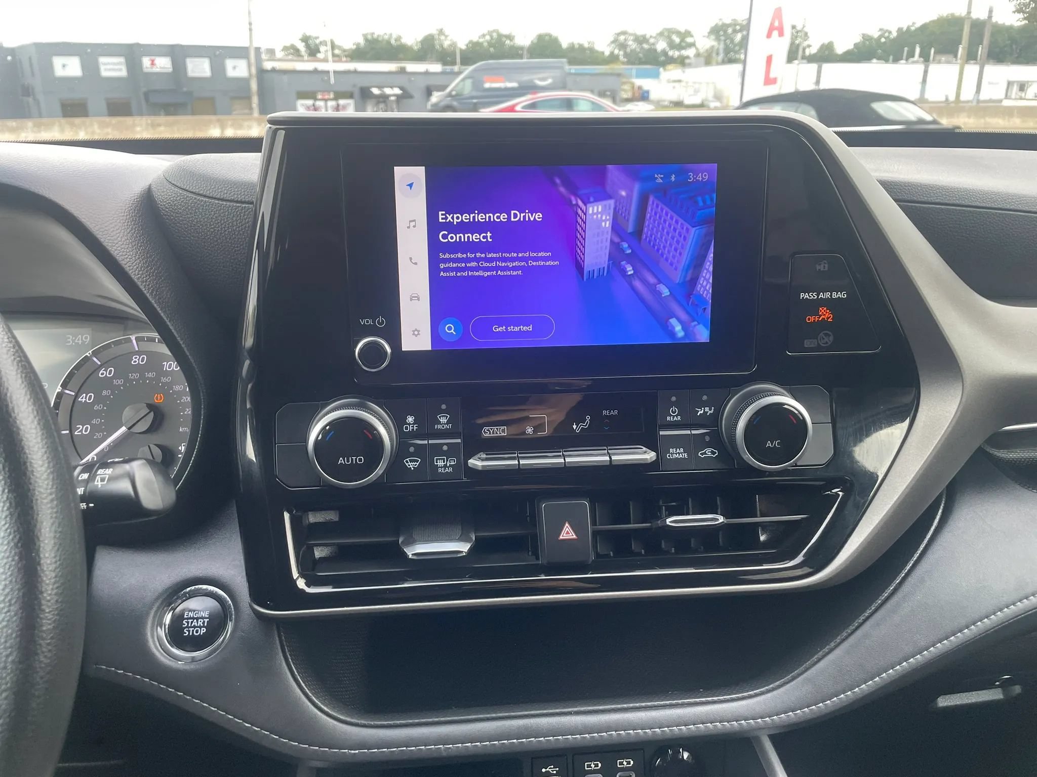 Used 2023 Toyota Highlander L FWD image 13