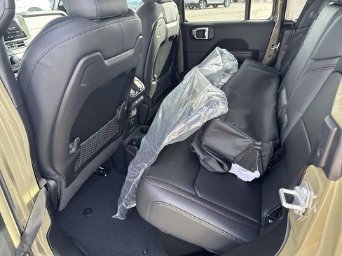 New 2026 Jeep Gladiator Rubicon w/ Safety Group AWD/4WD image 9