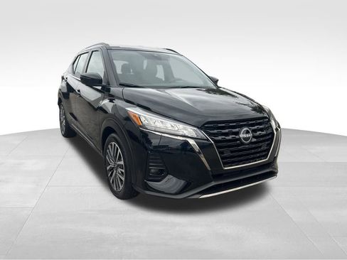 Used 2024 Nissan Kicks SR image 2