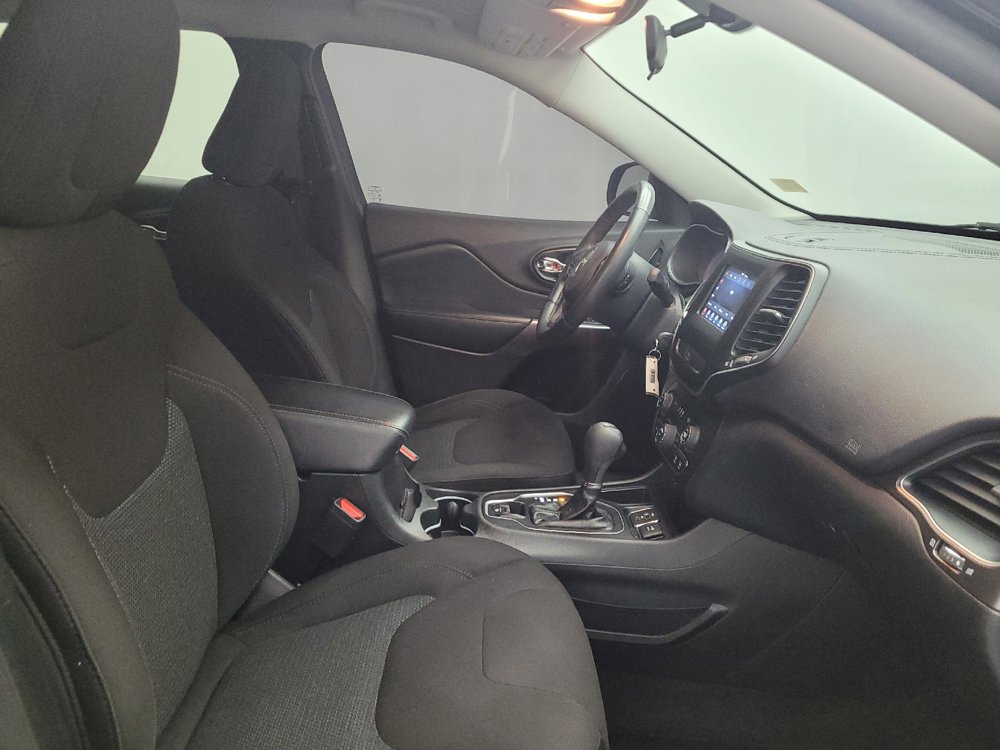 Used 2019 Jeep Cherokee Latitude w/ Cold Weather Group FWD image 21