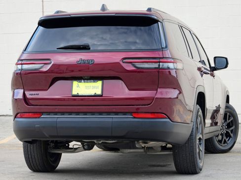 Used 2024 Jeep Grand Cherokee L Altitude AWD/4WD image 4