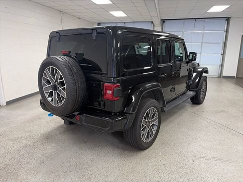 Certified 2022 Jeep Wrangler Unlimited Sahara AWD/4WD image 5