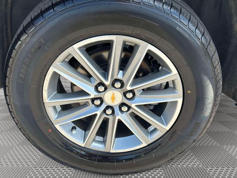 Used 2023 Chevrolet Traverse LT FWD image 35