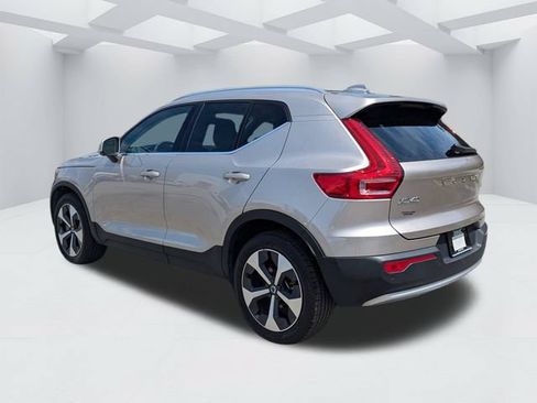 Certified 2024 Volvo XC40 B5 Plus AWD/4WD image 7