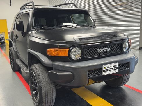 Used 2008 Toyota FJ Cruiser 2WD w/ Upgrade Pkg 2 image 8