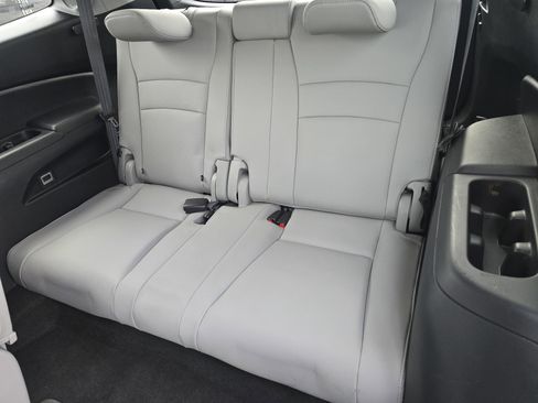 Used 2021 Honda Pilot Touring image 12