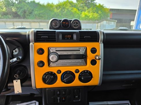 Used 2007 Toyota FJ Cruiser 4WD image 17
