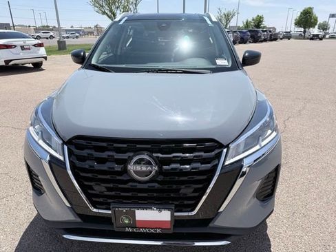 Certified 2023 Nissan Kicks SV image 3