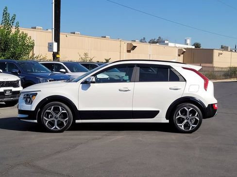 Certified 2025 Kia Niro EX Touring FWD image 9