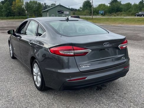 Used 2019 Ford Fusion SE FWD image 5
