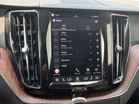 Certified 2023 Volvo XC60 B5 Plus AWD/4WD image 22